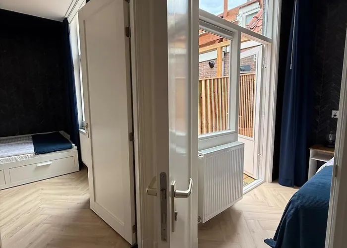 The Blue House אלקמאר